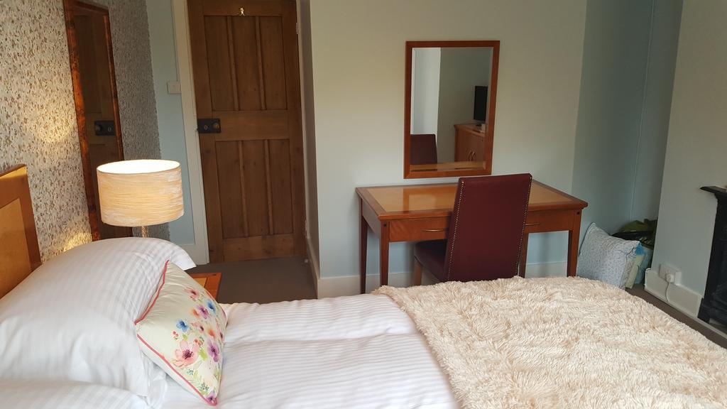 ווקינגהאם Sadlers Guest House מראה חיצוני תמונה
