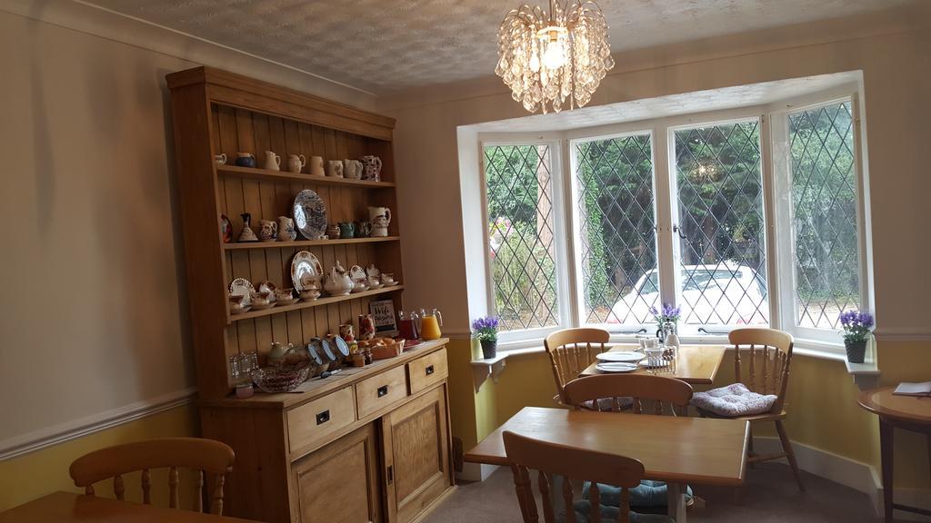ווקינגהאם Sadlers Guest House מראה חיצוני תמונה