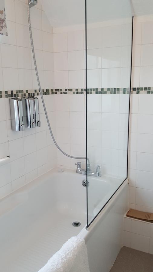 ווקינגהאם Sadlers Guest House מראה חיצוני תמונה
