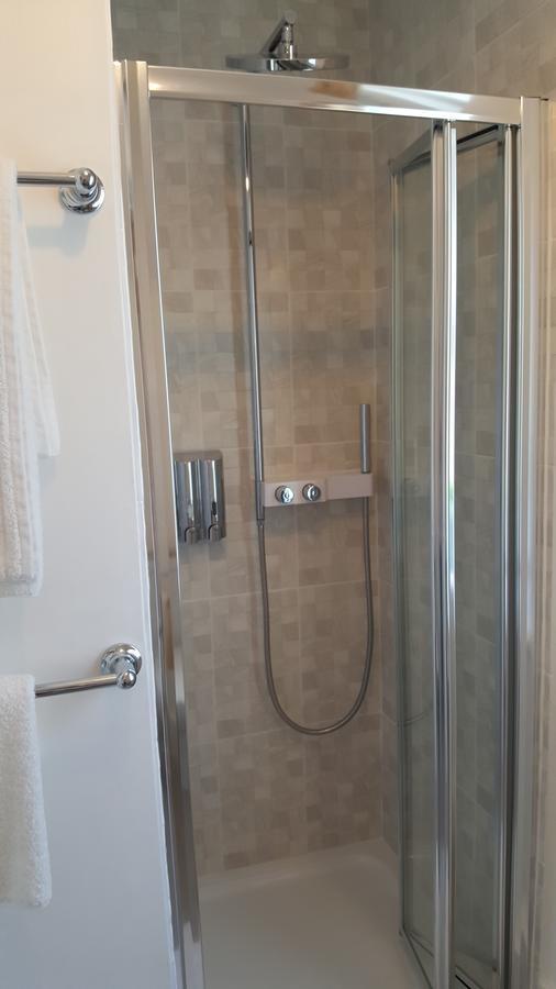 ווקינגהאם Sadlers Guest House מראה חיצוני תמונה